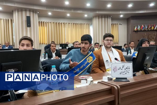 دیدار وزیر آموزش‌وپرورش با نماینده تشکل‌های دانش‌آموزی استان فارس