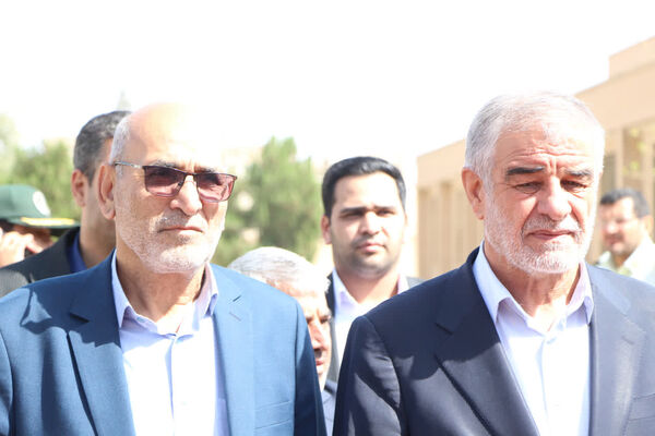 ثبت اثر انگشت هزار دانش‌آموز یزدی پای پرچم ایران