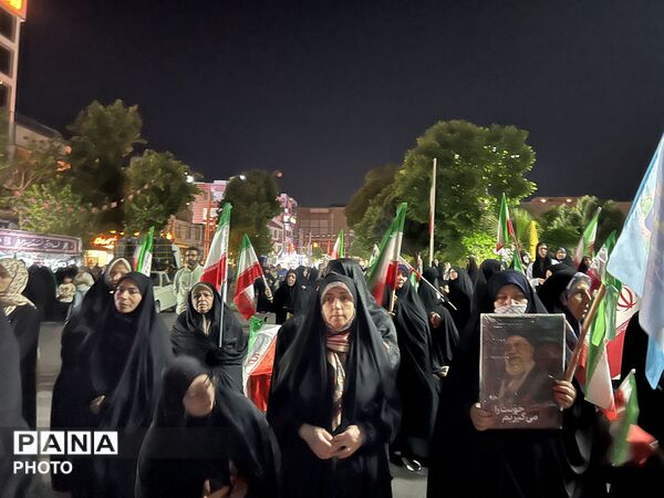 راهپیمایی و تجمع مردمی در هشتگرد ساوجبلاغ با حضور پرشور مردم 