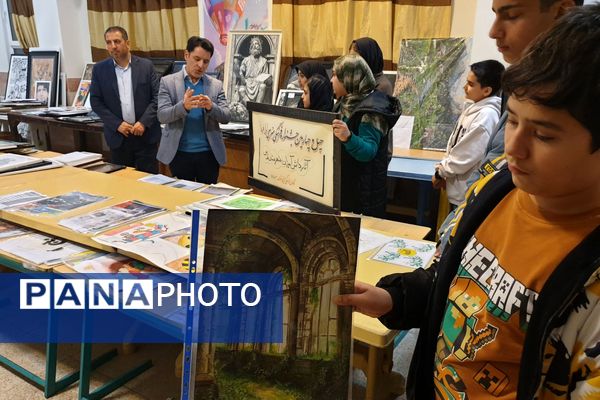 بازدید رئیس آموزش و پرورش شهرستان قدس از داوری آثار جشنواره فرهنگی هنری فردا و پرسش مهر