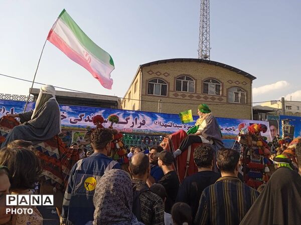  جشن بزرگ مردم در مهمانی ۱۰ کیلومتری