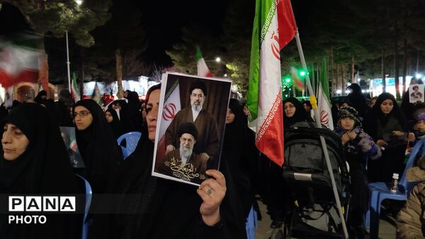 اجتماع بیعت با رهبر معظم انقلاب اسلامی در امامزاده محروق 