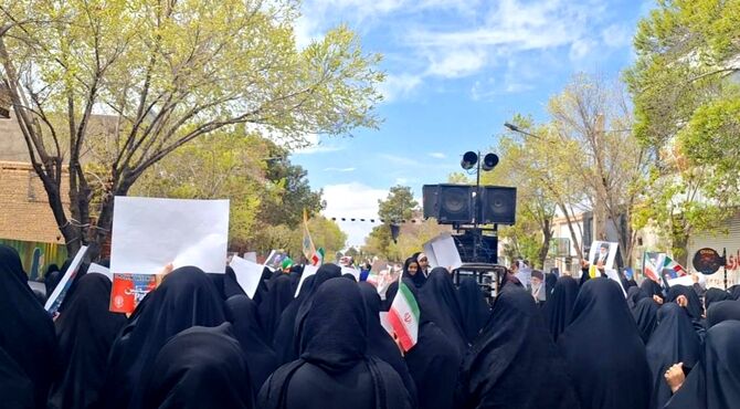 خشم مردم ابرکوه نسبت به مستکبرین در راهپیمایی روز قدس 