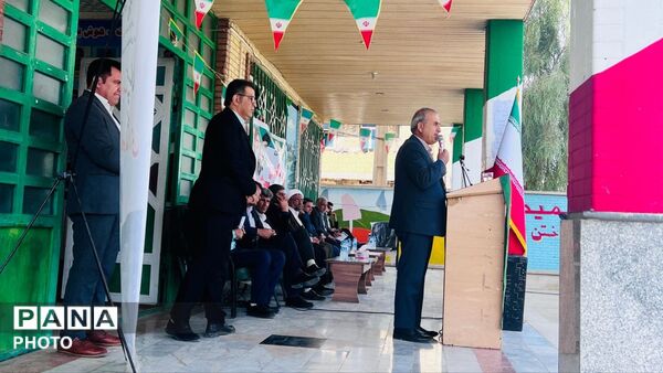 جشن تجلیل از دانش‌آموزان برتر امتحانات نوبت اول و مسابقات علمی در مدرسه تیزهوشان شهید بهشتی دهدشت