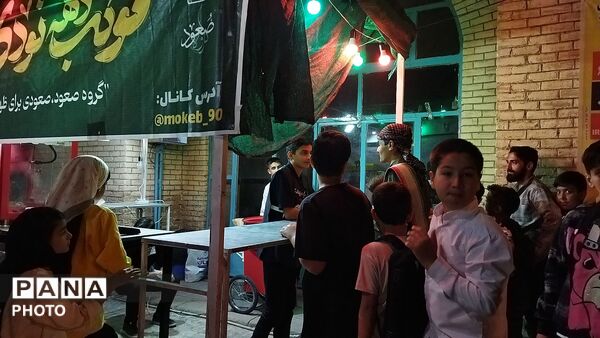 غرفه دهه نودی ها در هشتاد و هشتمین شب از اجتماعات مردمی 
