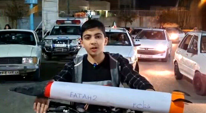 هراس آمریکا و رژیم صهیونیستی از حضور پرشور مردم ایران در میدان نبرد 