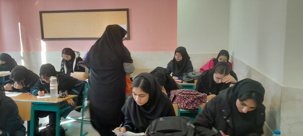 برگزاری آزمون پایش در دبیرستان فرزانگان استعداد درخشان شهرستان ملارد