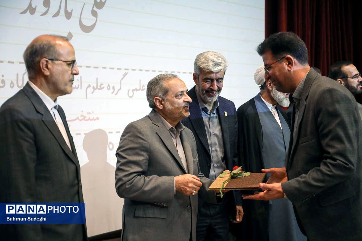 مراسم گرامیداشت روز معلم و تجلیل از اساتید نمونه دانشگاه فرهنگیان