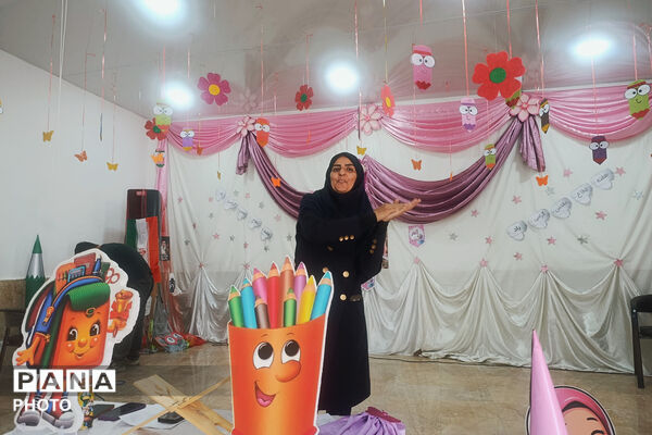 جشن شکوفه‌ها در مدرسه ۲۲ بهمن آباده