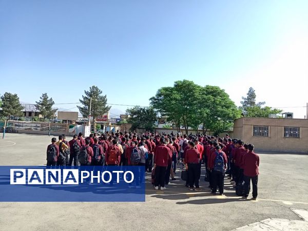 مراسم تقدیر از دبیران دبیرستان نمونه آیت الله خامنه‌ای