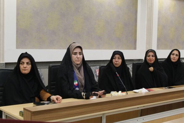 جلسه هم‌اندیشی بانوان اداری نیشابور با مدیر آموزش و پرورش 