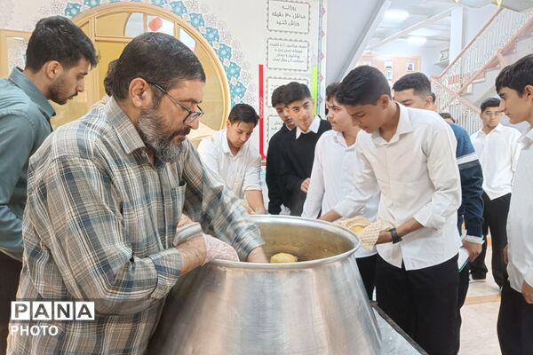 طنین زیارت عاشورا در دبیرستان نمونه دولتی شهدای علم و فناوری