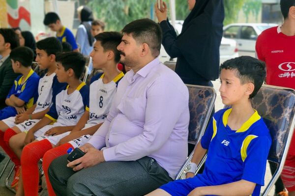 آیین افتتاح زمین چمن مصنوعی در قرچک