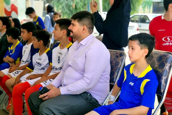 آیین افتتاح زمین چمن مصنوعی در قرچک