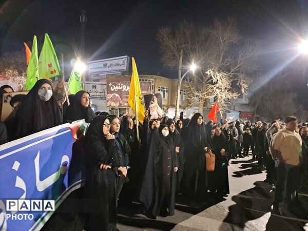 نمایش اقتدار مردم تویسرکان در شب پنجم شهادت رهبر انقلاب