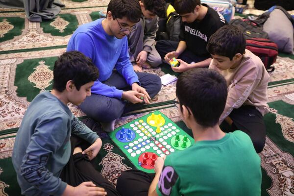 اعتکاف دانش‌آموزی در مسجد زینب کبری (س) تهران