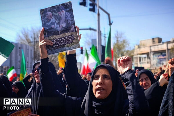 راهپیمایی مردم و دانش‌آموزان کرمانشاه در محکومیت جنایات آمریکا و رژیم صهیونیستی