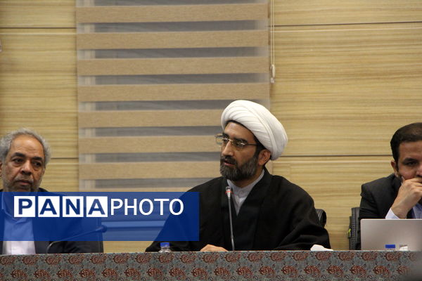 نشست ستاد ساماندهی امور جوانان استان یزد به ریاست استاندار  یزد