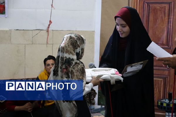 هفتمین محفل قرآنی «رواق» با محوریت ترویج جلسات خانگی قرآنی در شهرستان فلارد