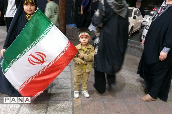 راهپیمایی مردم اندیشه فاز یک در مقابل مسجد امام جعفر صادق 