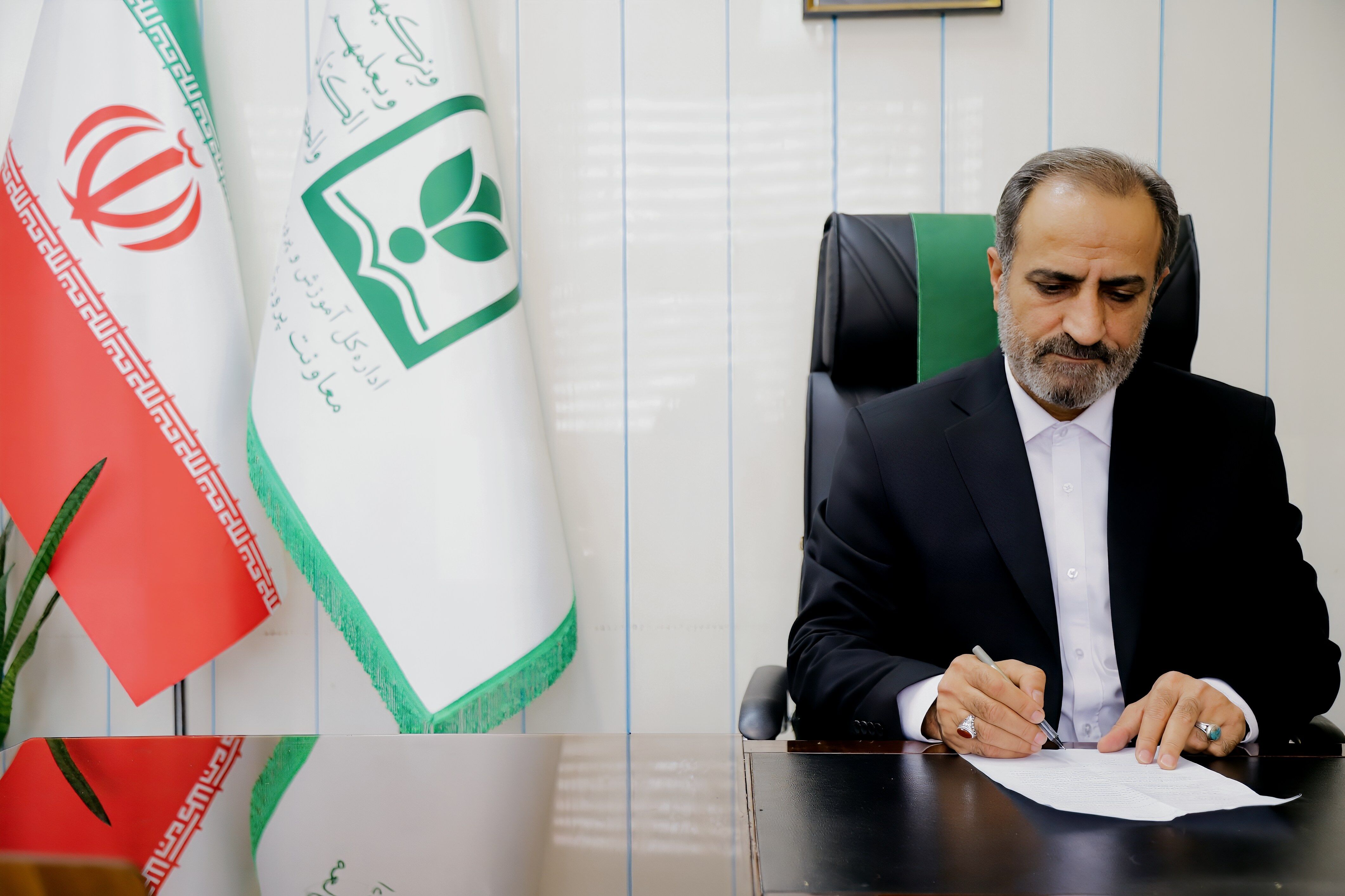 معاون پرورشی و فرهنگی آموزش و پرورش شهر تهران سالروز تأسیس سازمان دانش‌آموزی را تبریک گفت