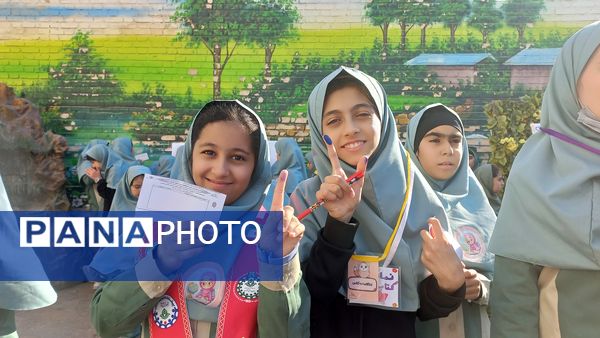 انتخابات شورای دانش آموزی در دبستان شاهد تحقیقی ناحیه ۶