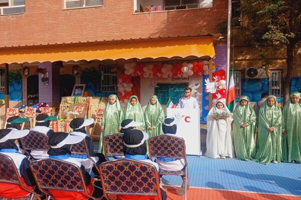 زنگ صلح  و دوستی در دومین روز از سال تحصیلی در مدرسه شاهد ائمه اطهار پاکدشت نواخته شد 