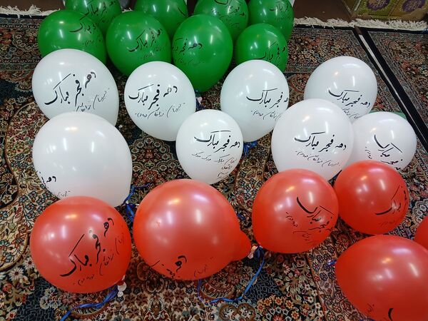 نماز جمعه‌ای با عطر و بوی دهه فجر