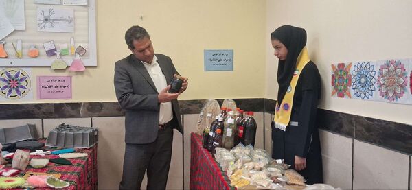 بازارچه کسب و کار دانش آموزی در دبیرستان مادر مهربان خلیل آباد