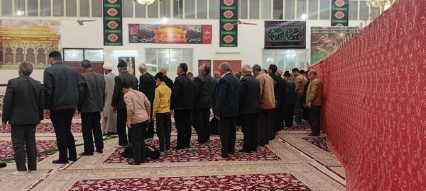 نماز جماعت در شب میلاد حضرت زهرا س در خلیل آباد