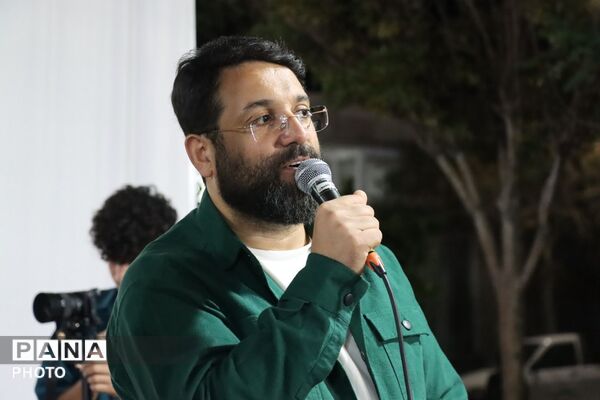 اجتماع شبانه کودکان و نوجوانان با «سلام فرمانده»
