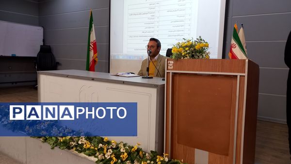 جلسه توانمند سازی مربیان ومعاونان پرورشی ناحیه 6 مشهد