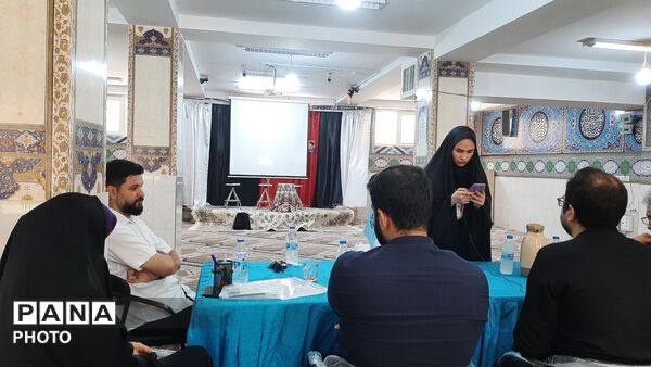 جلوه هایی از اجرای هنرهای نمایشی دانش‌آموزان در دبیرستان اسحاق حسینی قم