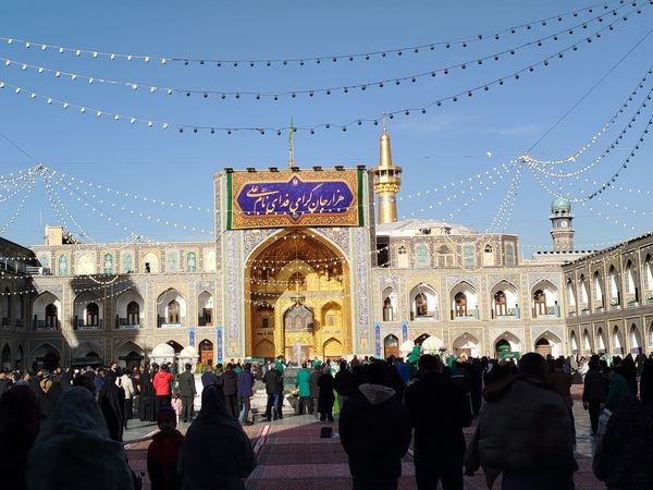 مشهد مقدس در تب‌وتاب جشن ولادت نخستین امام شیعیان  