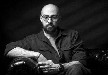 احمد سلگی «یخ بستگی» را در تماشاخانه‌ ایرانشهر روی صحنه می‌برد