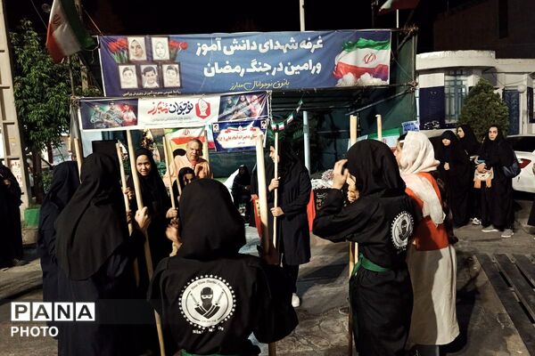 حضور پرشور دانش‌آموزان دبیرستان امام علی(ع) متوسطه اول در غرفه شهدای دانش‌آموز ورامین
