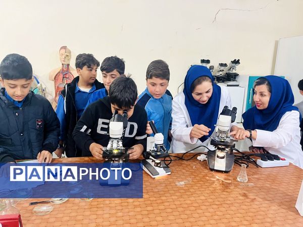 بازدید دانش‌آموزان مدرسه سما حاجی‌آباد از پژوهش‌سرای رازی در قالب طرح مهارت‌افزایی یارا