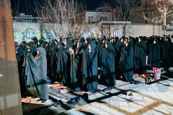 نماز استغاثه امام زمان(عج) در راهپیمایی 