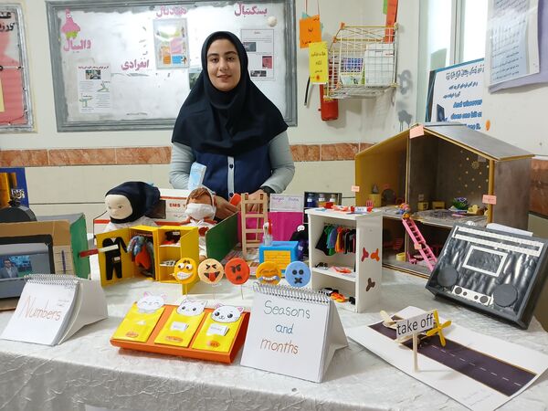 برگزاری نمایشگاه ایده‌های تحول آفرین در دبیرستان الگونه ناحیه ۳ شیراز