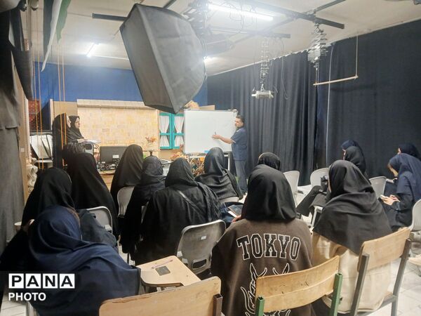 جلسه آگاهی و توجیهی  اولیا در هنرستان کیمیا ناحیه ۳ 