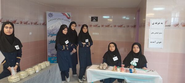 جشنواره نوجوان خوارزمی تلفیقی از علم و عمل در دبیرستان استعدادهای درخشان فرزانگان ملارد