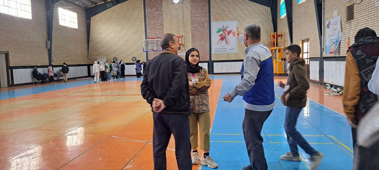 مسابقات طناب‌کشی و دارت در سالن زینبه شهرستان شیروان