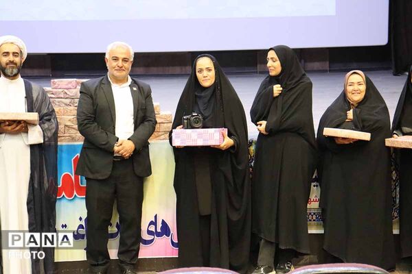 تابستانِ پربارِ دانش‌آموزان گرمه‌ای با تجلیل از ۲۲۰ برگزیده به پایان رسید
