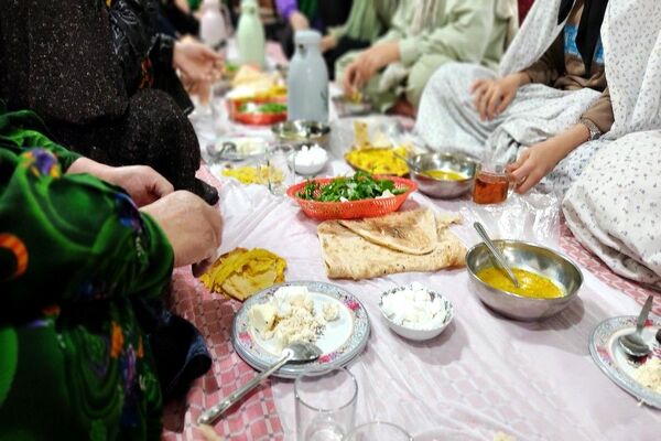 اعتکاف دانش‌آموزی در مسجد جامع شهر بار نیشابور 