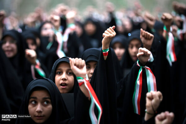 برگزاری همایش بزرگ جمع‌خوانی دانش‌آموزان با اجرای سرود و نوحه حماسی «باید برخاست» -2