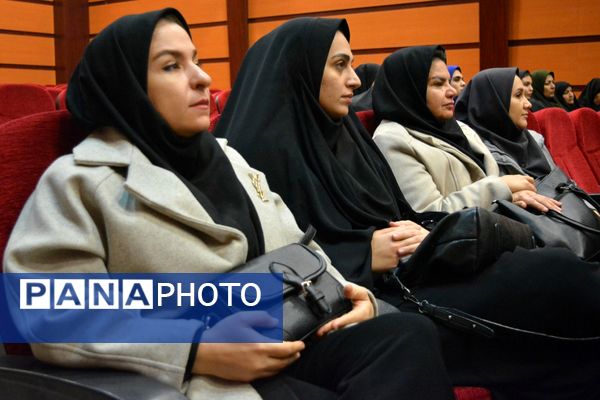 آیین تجلیل از برگزیدگان حوزه مشاوره و پیشگیری از آسیب‌های اجتماعی بهارستان‌دو