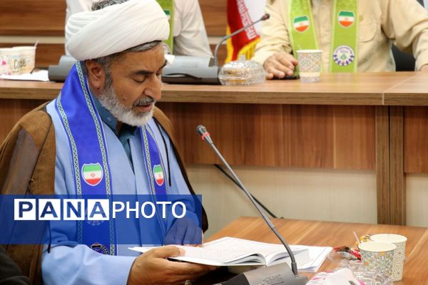 نشست صمیمانه قائم ‌مقام سازمان دانش‌آموزی کشور با روسای ادارات و مدرسین خراسان رضوی