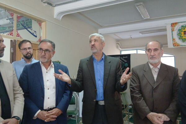 لبخند مهر علوی در تویسرکان اجرا شد؛ همدلی برای آینده دانش‌آموزان نیازمند