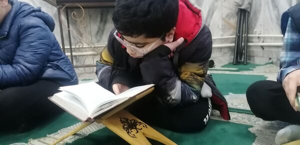 ضیافت ساده اما آسمانی به همت مسئولین دبیرستان سرآمد ناصر ناحیه ٧ مشهد برگزار شد