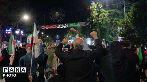 مشت ها بر فراز آسمان نیشابور نمایان شد 